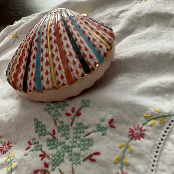 Colorful Shell-Shaped Herend Shell - Picture 2 of 8